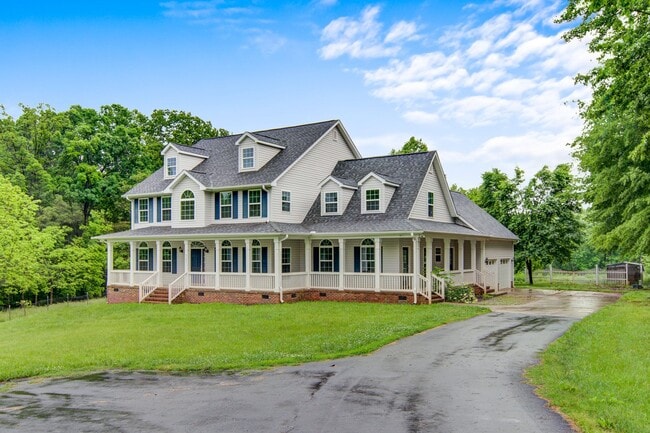 3177 Sandy Ford Rd in Newton, NC - Building Photo - Building Photo