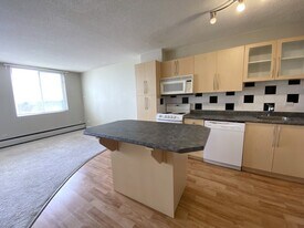 11147 Whyte Ave NW in Edmonton, AB - Building Photo