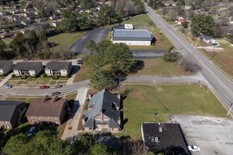 Chancellor Square in Huntsville, AL - Foto de edificio - Building Photo