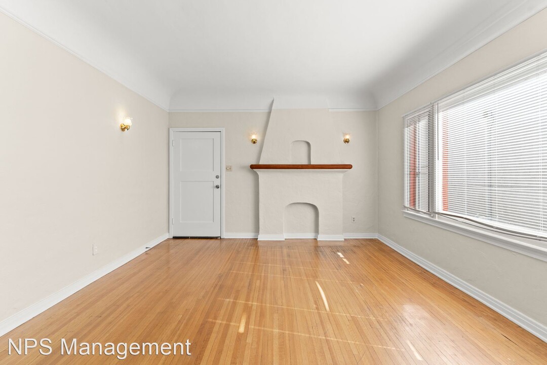 1715 Termino Ave in Long Beach, CA - Building Photo