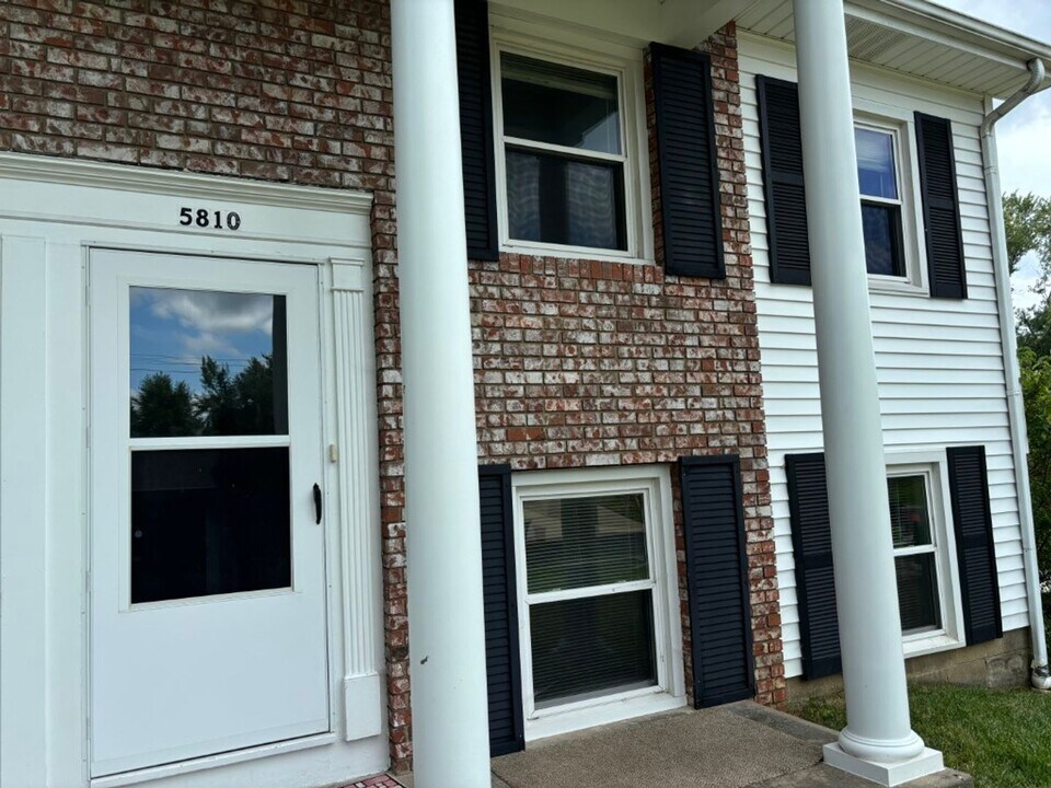 5806-5810 W Fairview Rd in Peoria, IL - Building Photo