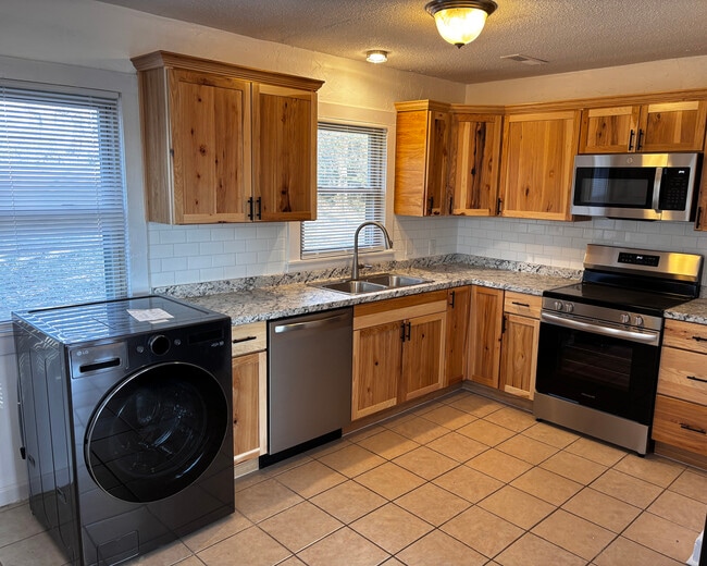 3588 N Jackson Hwy in Glasgow, KY - Building Photo - Building Photo