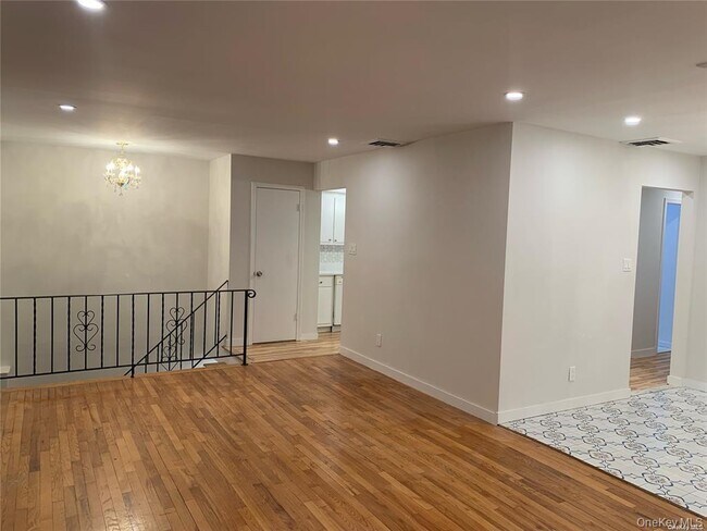 101 Landing Rd in Glen Cove, NY - Building Photo - Building Photo