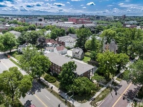 527 N Dubuque St, Unit 6 in Iowa City, IA - Foto de edificio - Building Photo
