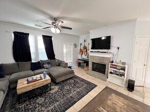 1101 E Parmer Ln in Austin, TX - Building Photo - Building Photo