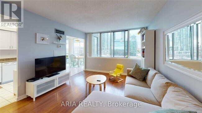 350 Webb Dr in Mississauga, ON - Building Photo - Building Photo