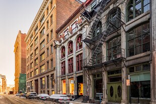 377 Saint-Paul O in Montréal, QC - Building Photo