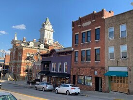 19 W Washington St Apt 3, Unit Apartment 3 in Athens, OH - Building Photo