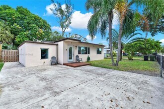 135 NW 121st St in North Miami, FL - Building Photo - Building Photo