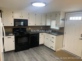 11 Stillwater Ave, Unit A in Orono, ME - Building Photo