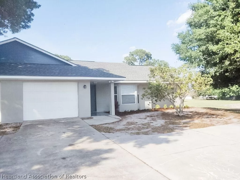 7733 Valencia Rd in Sebring, FL - Building Photo