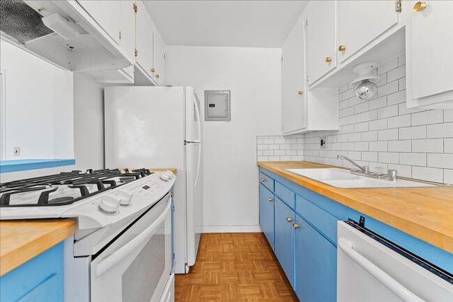 property at 4909 Sycamore Terrace