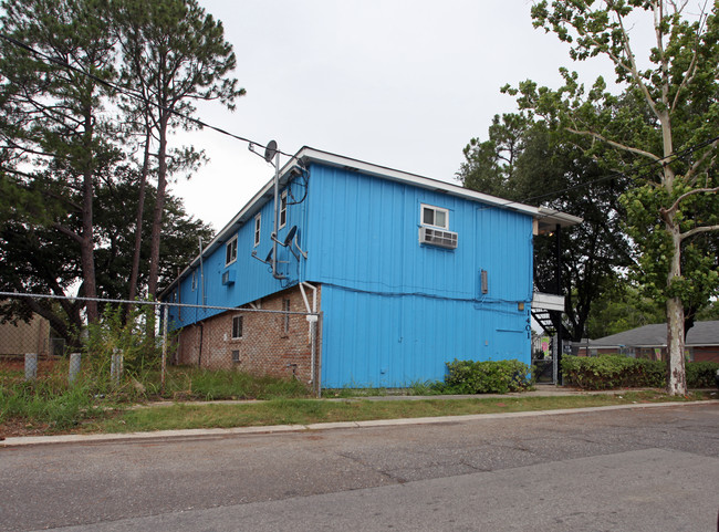 1401 Flanders St in New Orleans, LA - Foto de edificio - Building Photo