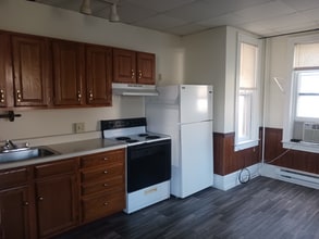 2558 Lititz Pike in Lancaster, PA - Foto de edificio - Building Photo