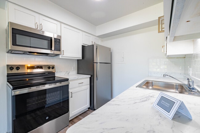 Knollwood Village Apartments