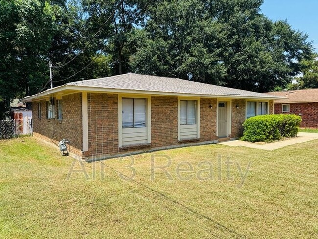 6249 Wares Ferry Rd in Montgomery, AL - Building Photo - Building Photo