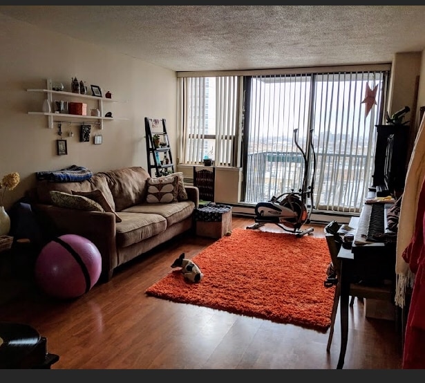 property at 2740 N Pine Grove Ave
