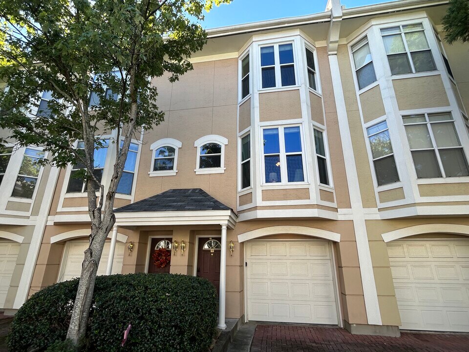 375 Highland Ave NE in Atlanta, GA - Building Photo