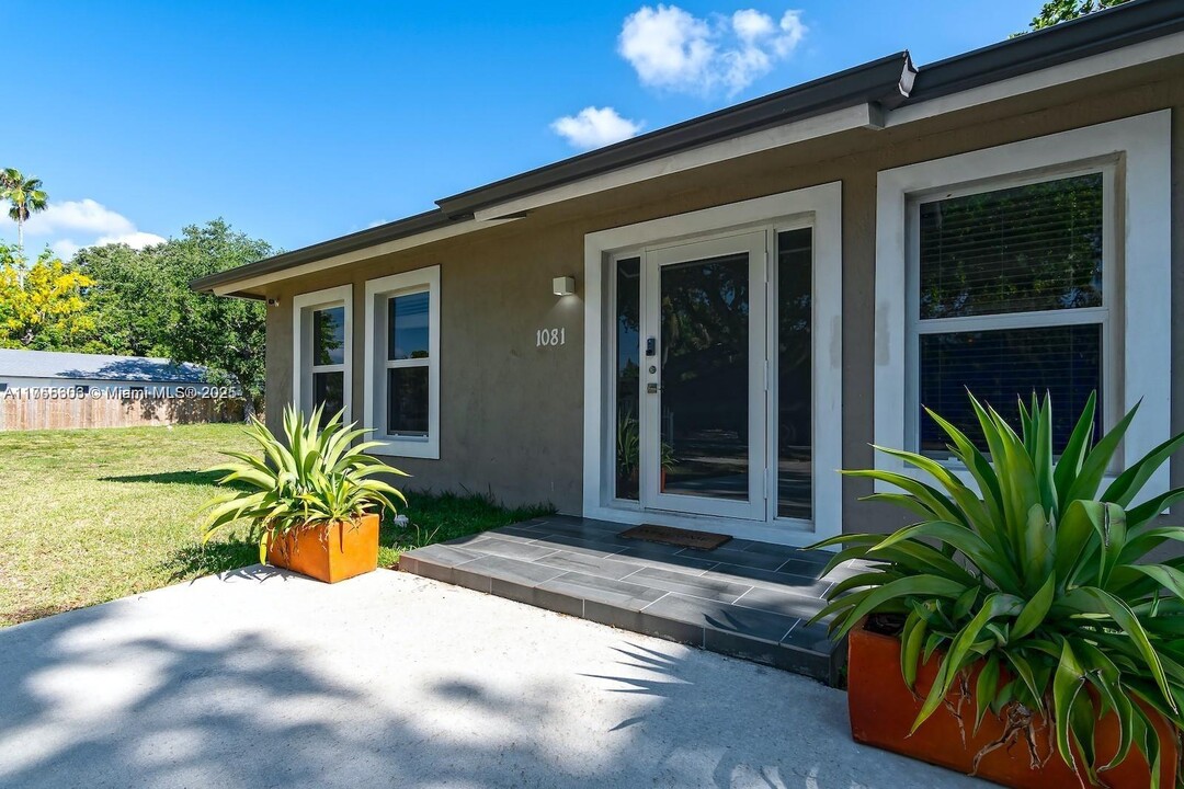 1081 NE 132nd St in North Miami, FL - Building Photo