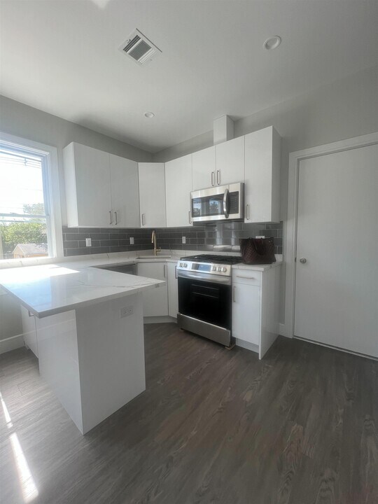 59 Locust Ave in Wallington, NJ - Building Photo