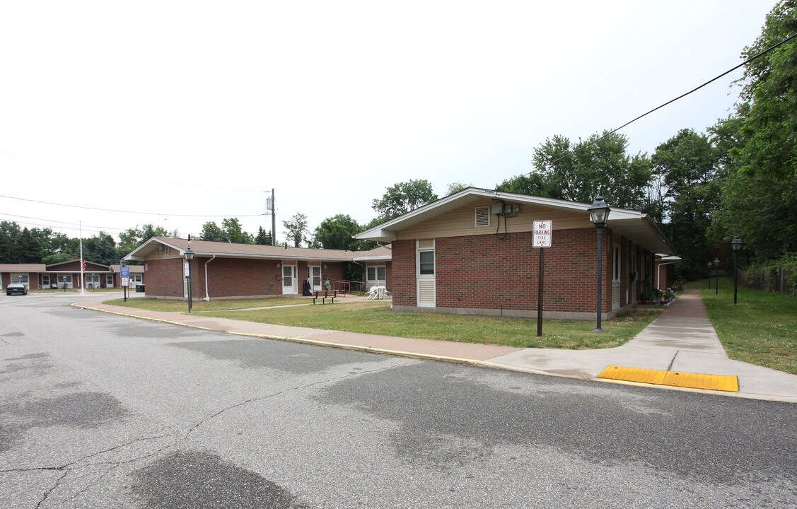 Rochambeau Apartments in East Hartford, CT - Building Photo