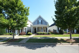 2621 Eight Iron Dr in Denver, NC - Building Photo - Building Photo