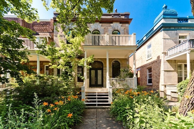 property at 474 Av. Bloomfield