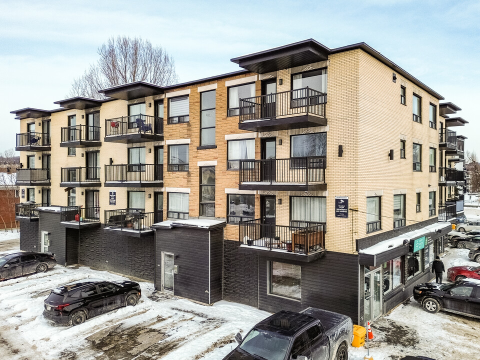 2431 Évangéline in Québec, QC - Building Photo