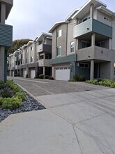 358 Walnut Ave in Carlsbad, CA - Foto de edificio - Building Photo