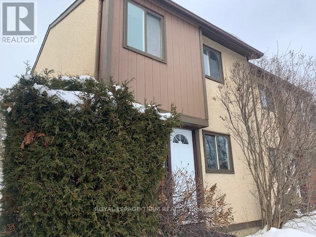 14 LARKSHIRE Ln in Ottawa, ON - Building Photo - Building Photo