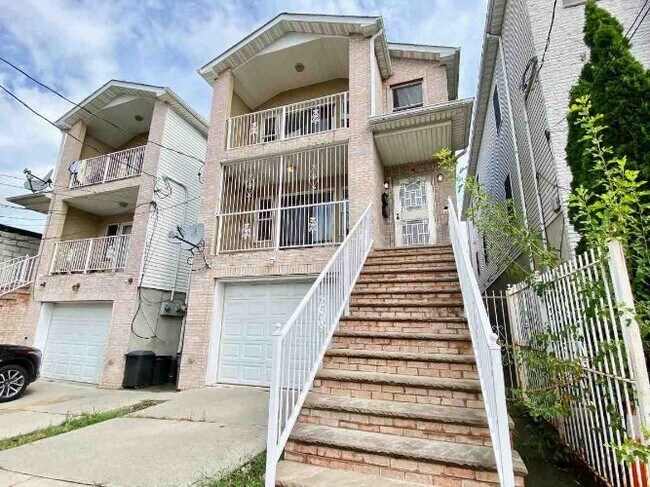 216 Kearney Ave-Unit -2 in Jersey City, NJ - Building Photo - Building Photo
