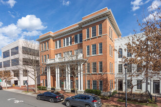 Abingdon Row Condominium in Alexandria, VA - Foto de edificio - Building Photo