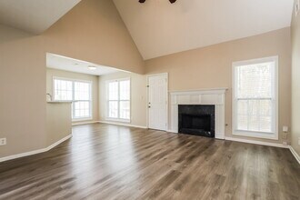 12063 Harbour Town Pkwy in Fayetteville, GA - Foto de edificio - Building Photo