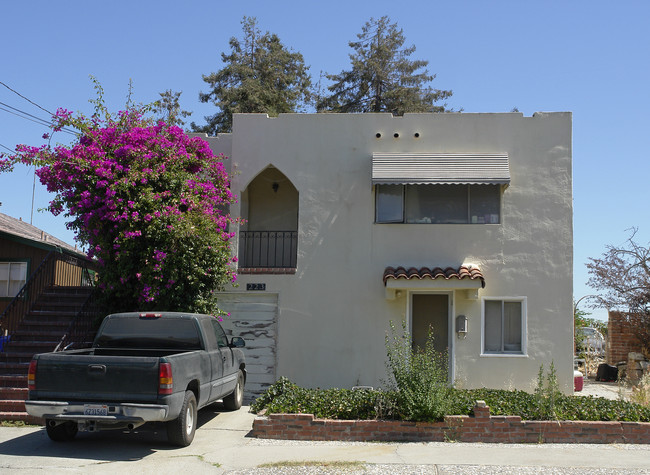 223 Garretson Ave in Rodeo, CA - Building Photo - Building Photo