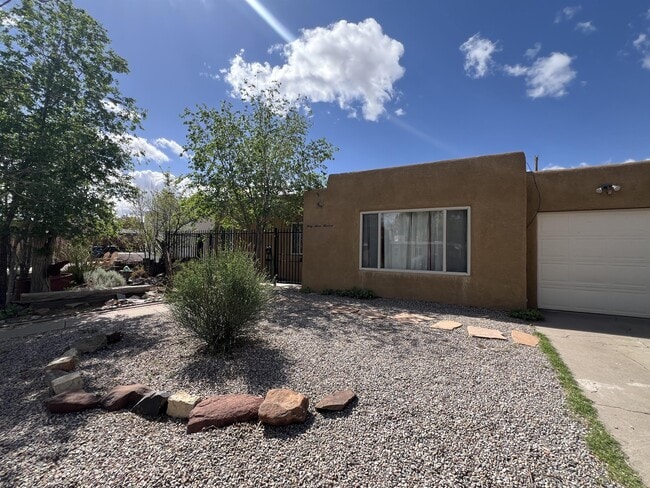 4700 Burton Ave SE in Albuquerque, NM - Building Photo - Building Photo