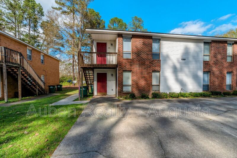 1546 Hamilton Dr Photo