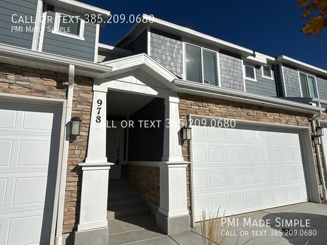 property at 978 W Broadleaf Dr