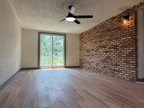 10 Lincoln St in Bulger, PA - Foto de edificio - Building Photo