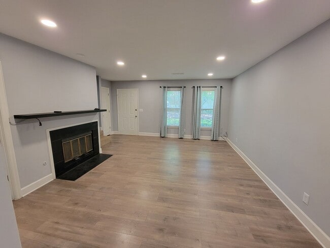 217 Chads Ford Way in Roswell, GA - Foto de edificio - Building Photo