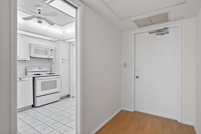 2651 S Palm Aire Dr, Unit 302 in Pompano Beach, FL - Building Photo - Building Photo