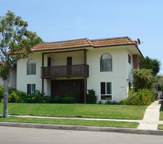 16052 Waikiki Ln Apartments