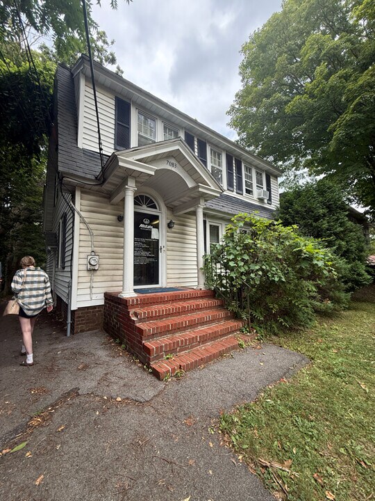7083 E Genesee St in Fayetteville, NY - Building Photo