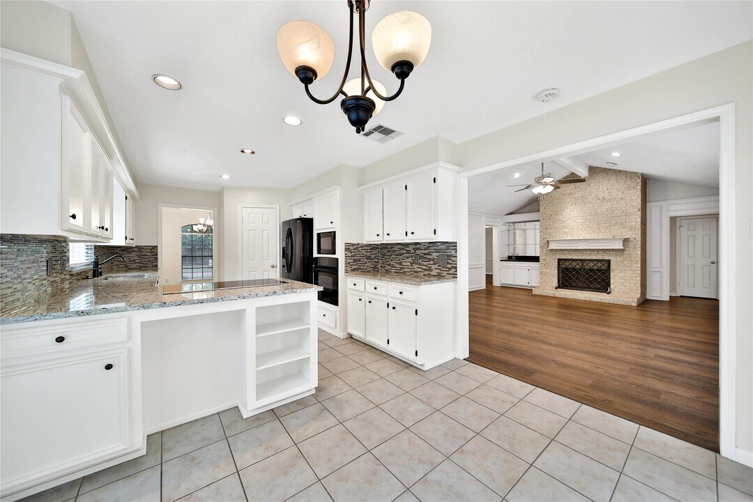 3939 Fawn Creek Dr in Humble, TX - Building Photo