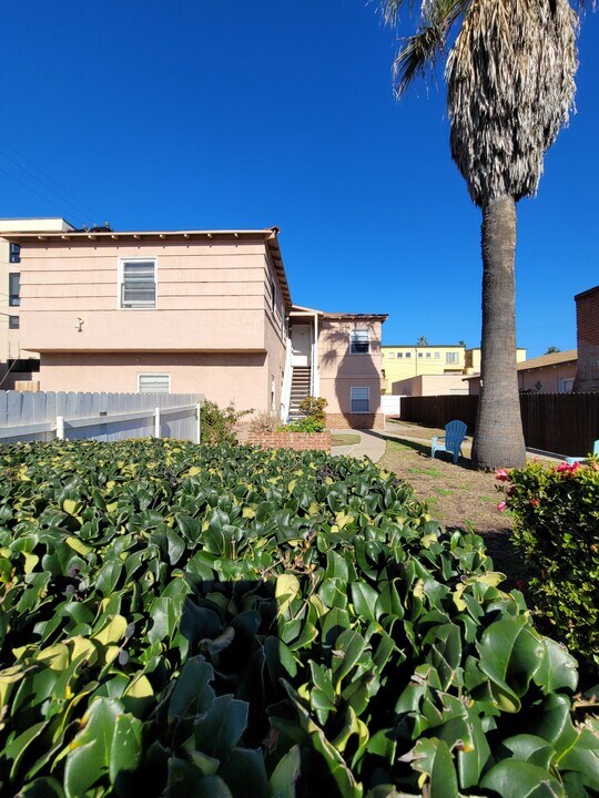 732 Emerald St in San Diego, CA - Foto de edificio