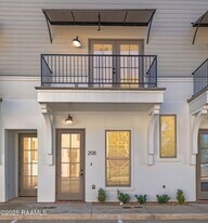 208 Steiner Oaks in Lafayette, LA - Building Photo