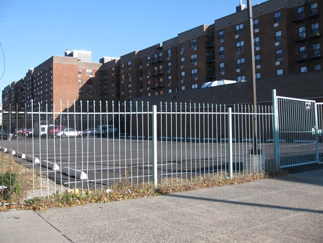 Plaza Residences in Brooklyn, NY - Foto de edificio - Building Photo