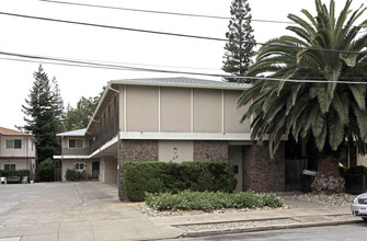 39 Claremont Ave in Redwood City, CA - Building Photo - Building Photo