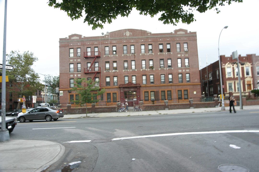 1073-1075 Greene Ave in Brooklyn, NY - Building Photo