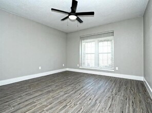 1220 W Anderson Ln.-Unit -203 in Austin, TX - Building Photo - Building Photo