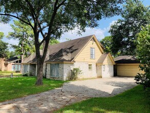 4811 Wind Chimes Dr in Houston, TX - Building Photo - Building Photo